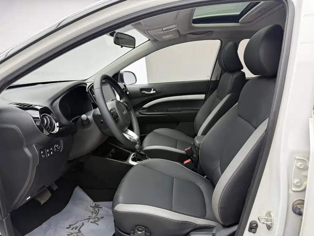 Stonic 1.4 L CVT Fun Enjoyment Sunroof