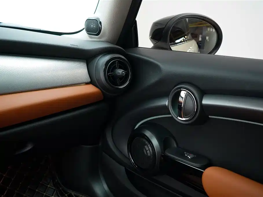 MINI 2.0 T COOPER S Artist