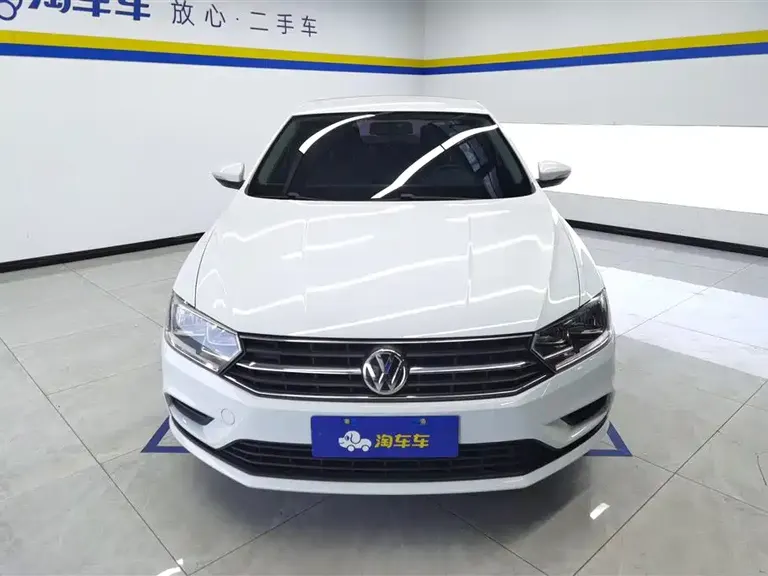 Volkswagen Bora 1.6 L Auto Fashion