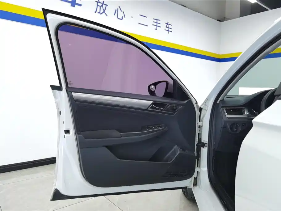 Bora 1.6 L Auto Fashion