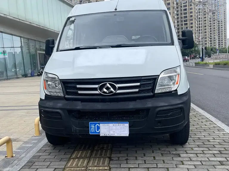 Maxus Xintu V80 新途V80 2016款 2.5 T 手动商杰国IV短轴低顶9座