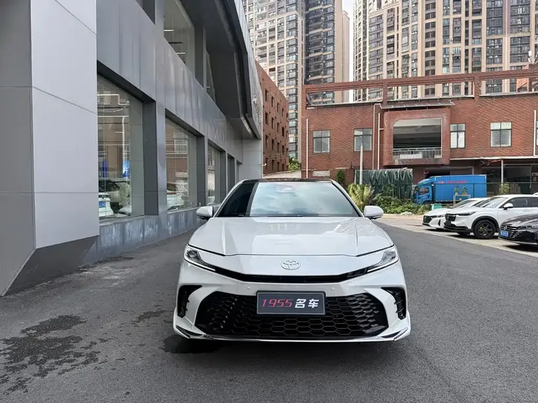 Toyota Camry Dual Engine 2.0 HXS Sport Plus
