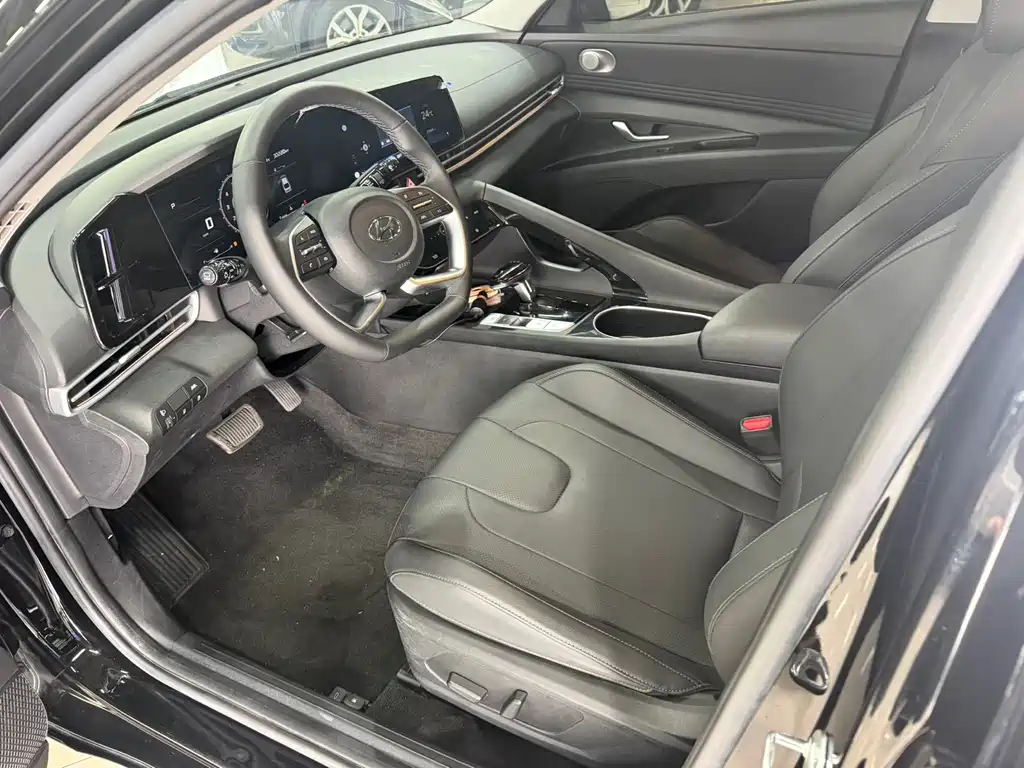 Elantra 1.5 L CVT LUX Distinguished