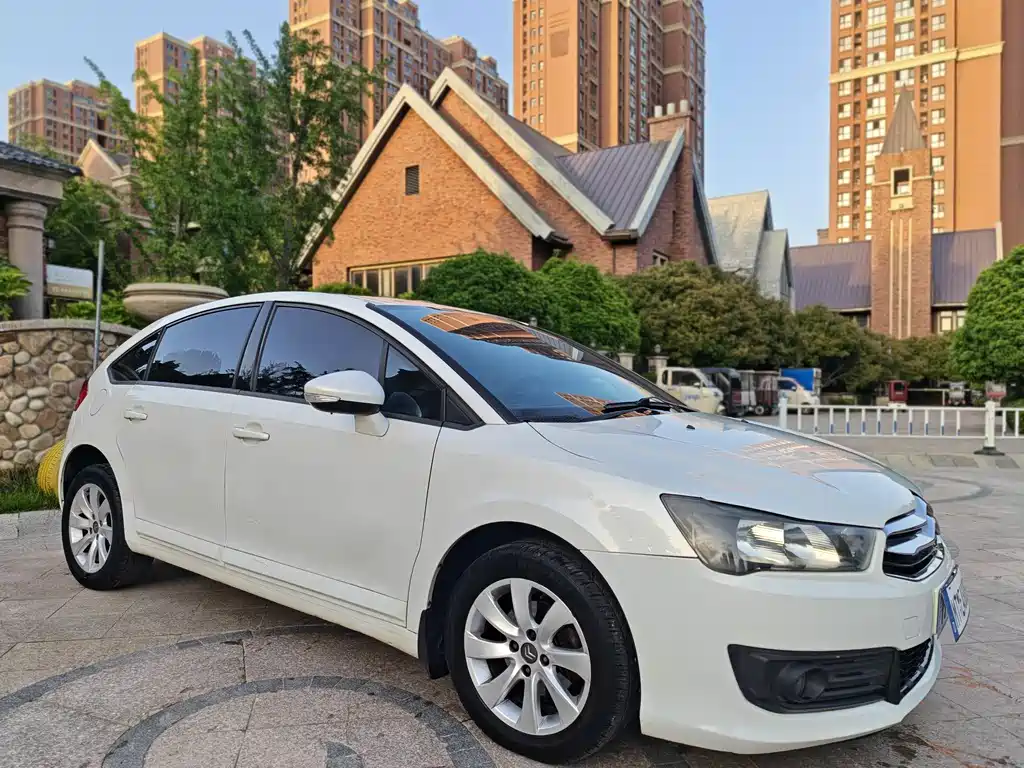 C-Quatre Hatchback 1.6 L Auto Joy Style
