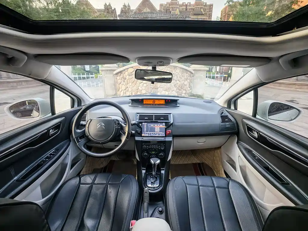 C-Quatre Hatchback 1.6 L Auto Joy Style