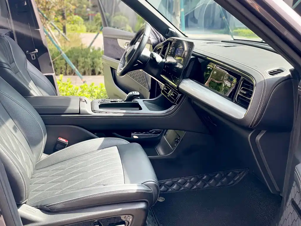 GAC Trumpchi GS8 Dual Engine Series 2.0 TM 4 WD Distinguished