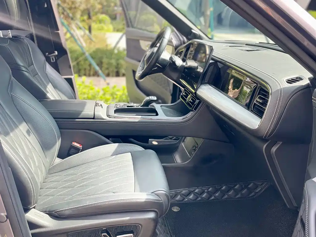 GAC Trumpchi GS8 Dual Engine Series 2.0 TM 4 WD Distinguished