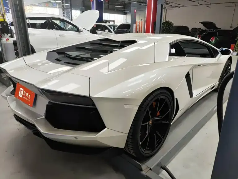 Lamborghini Aventador LP 700-4
