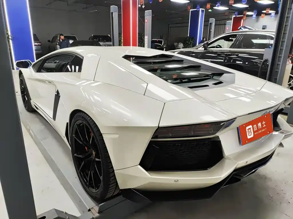 Aventador LP 700-4