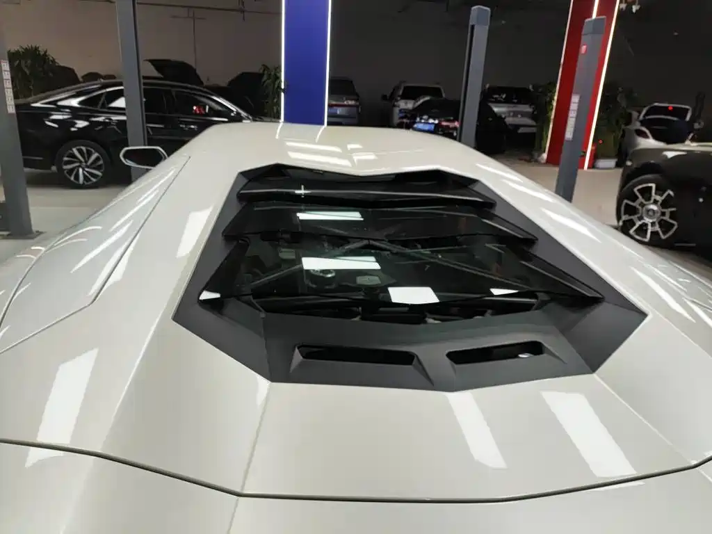 Aventador LP 700-4