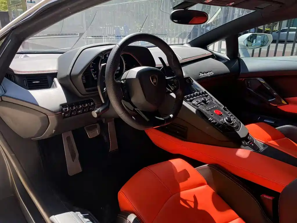 Aventador LP 700-4