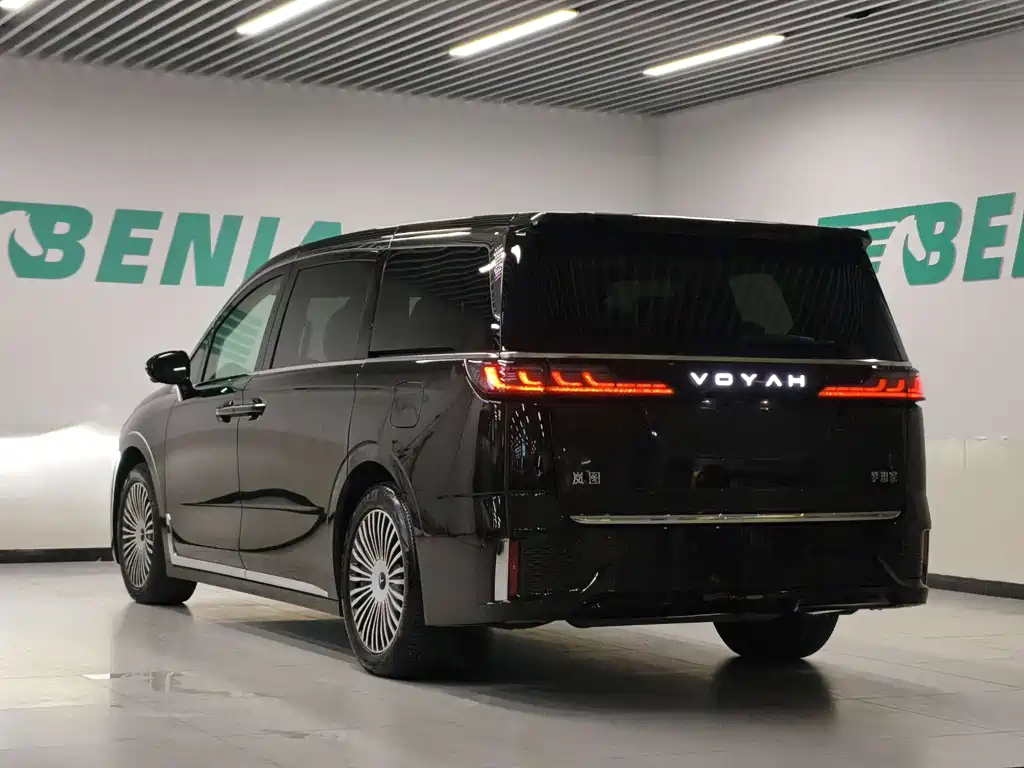 Voyah Dreamer PHEV 4 WD Distinguished Kunpeng