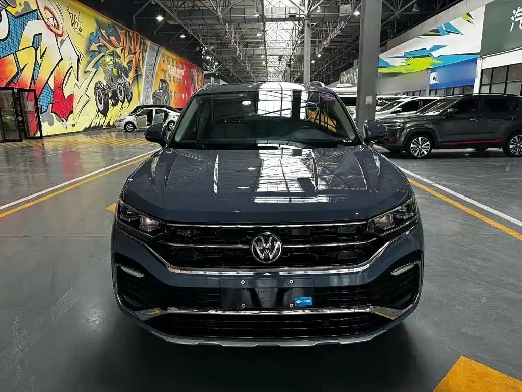 Tayron X 330 TSI 2 WD Distinguished Connected