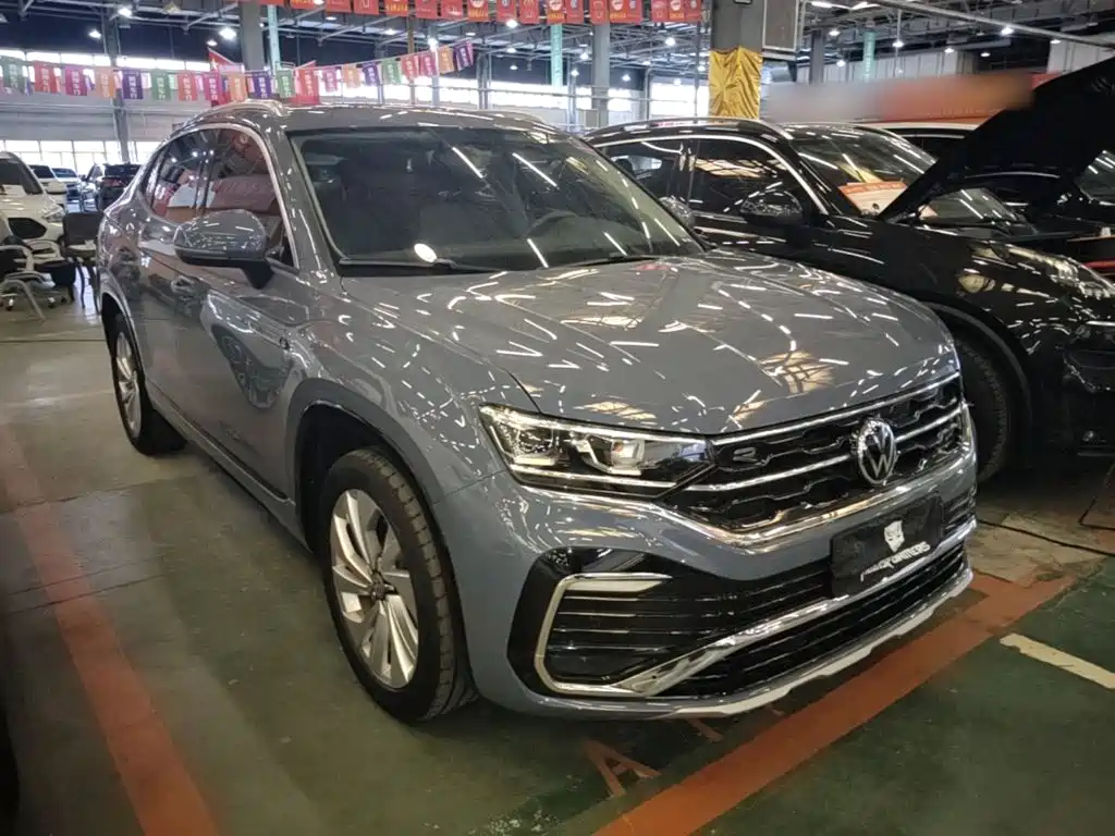 Tayron X 330 TSI 2 WD Distinguished Connected
