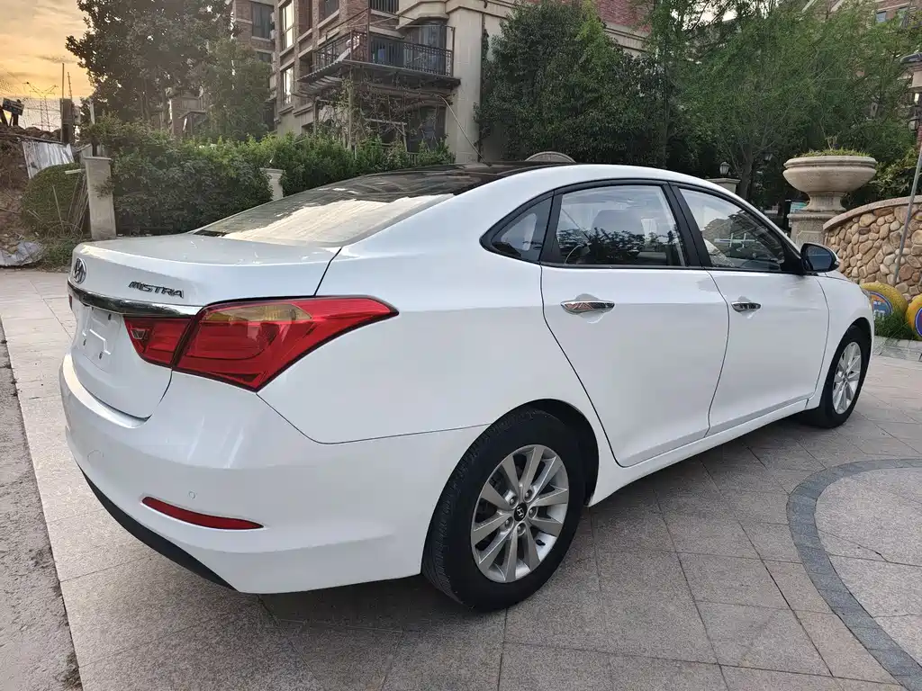 Mistra 1.8 L Auto Intelligent GLS