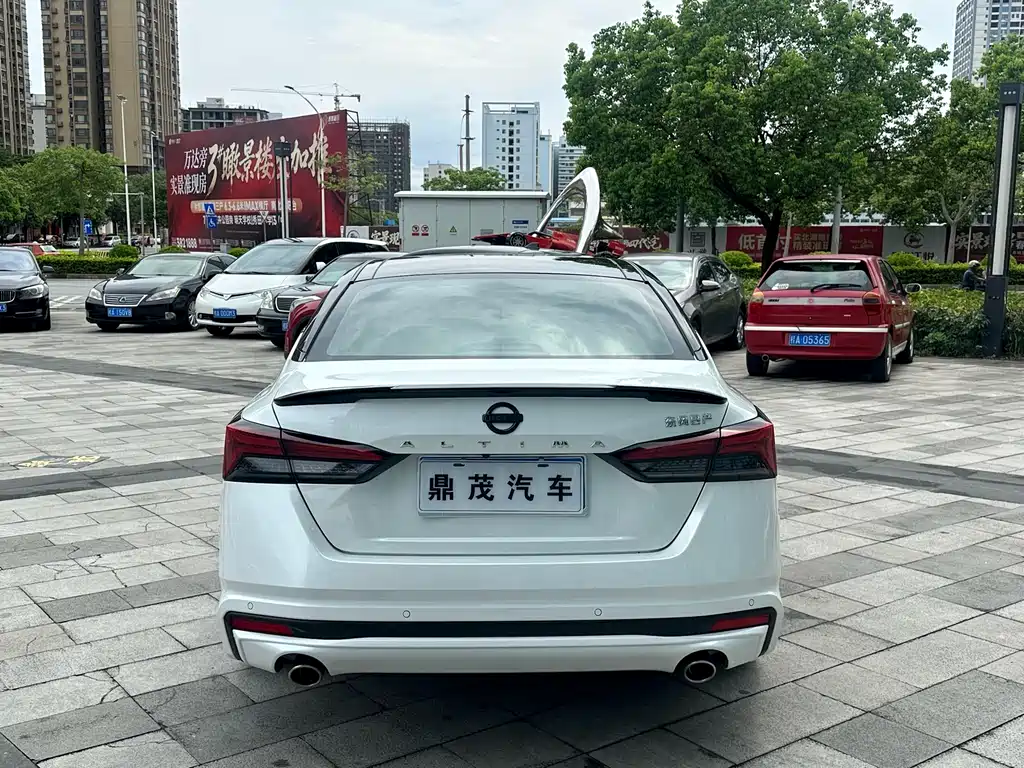 Teana 2.0 L XL-TLS Joy