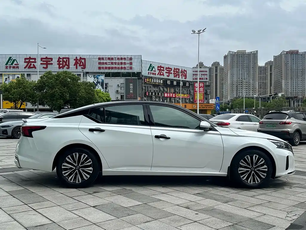 Teana 2.0 L XL-TLS Joy