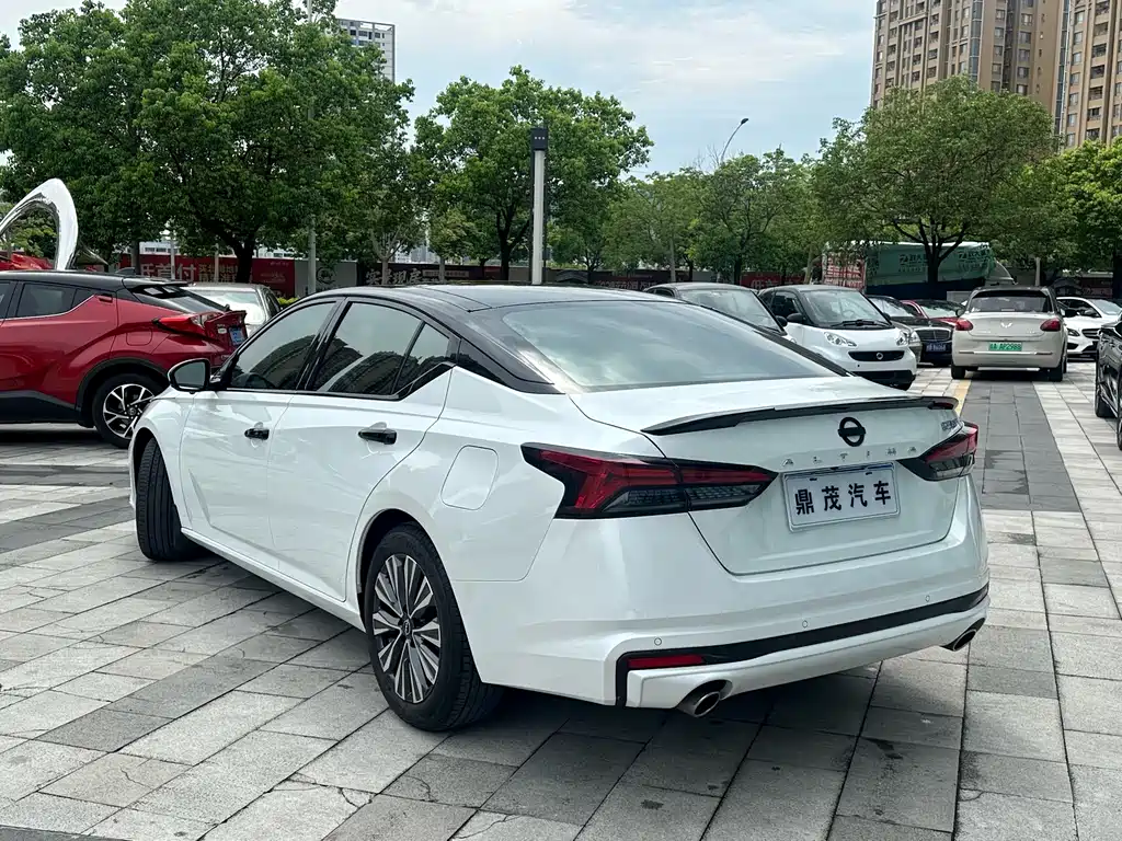 Teana 2.0 L XL-TLS Joy