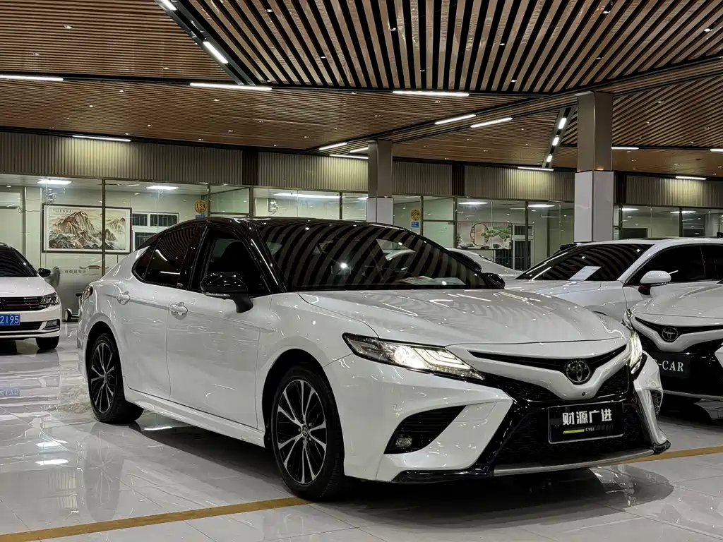 Camry 2.5 S Sharp Style