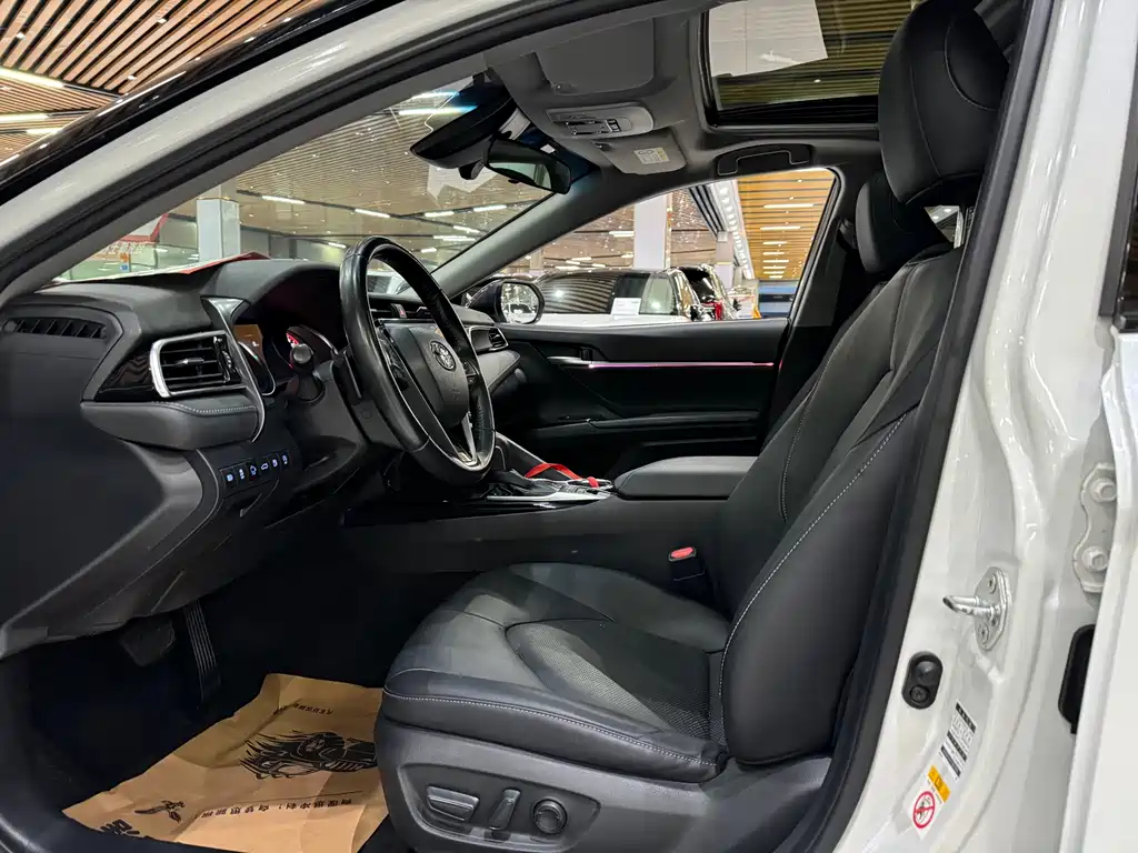 Camry 2.5 S Sharp Style
