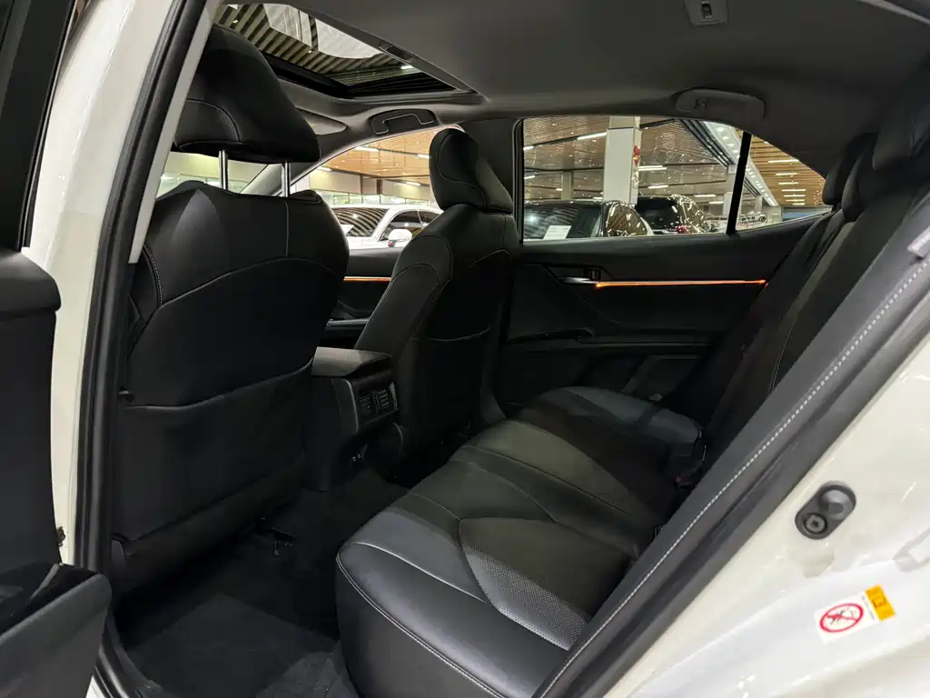 Camry 2.5 S Sharp Style