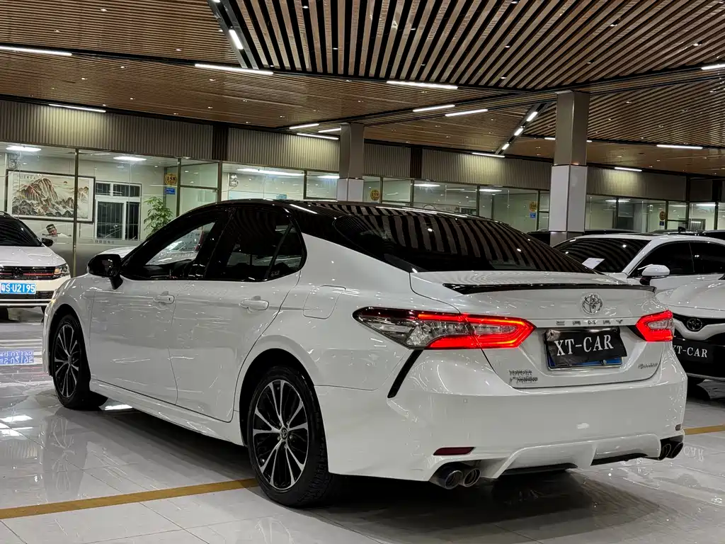 Camry 2.5 S Sharp Style