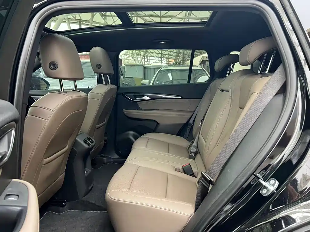 Envision Plus Envision Plus 652 T 5-seat Luxury