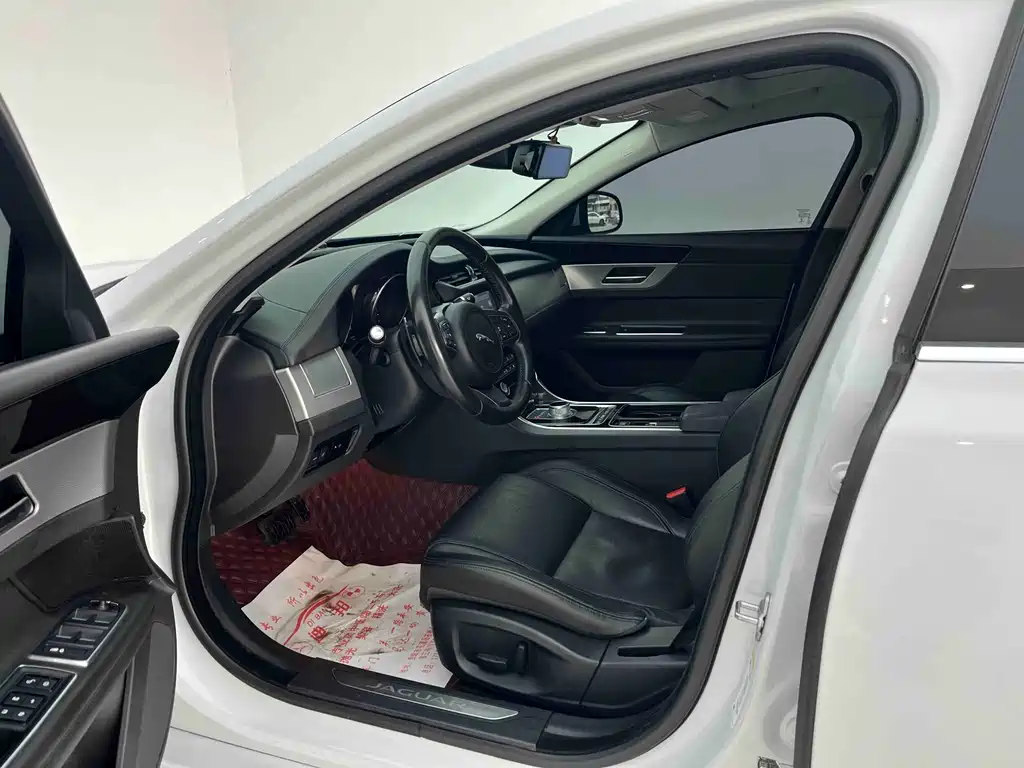 Jaguar XF XF 2.0 T 2 WD Elegance