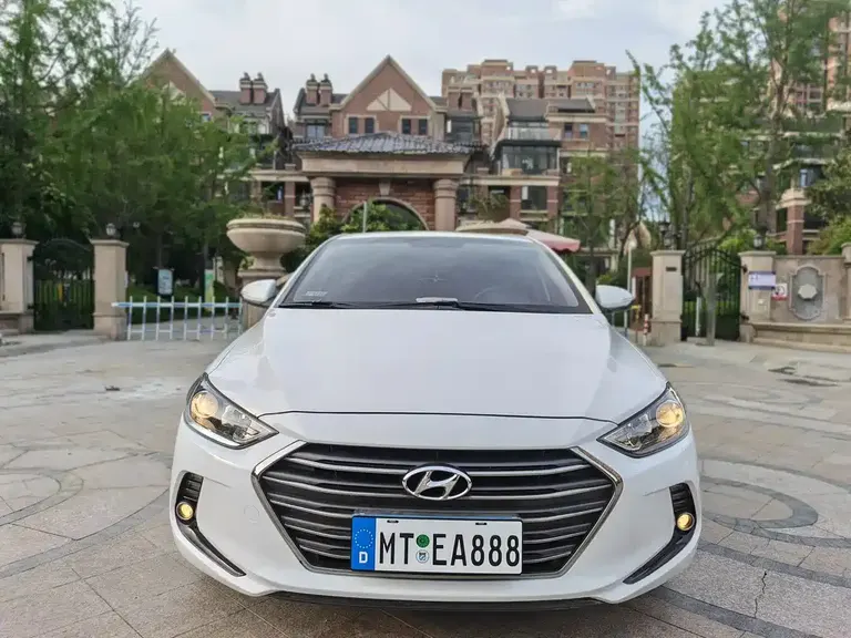 Hyundai Elantra 1.6 L Auto Smart Dazzle · Elite