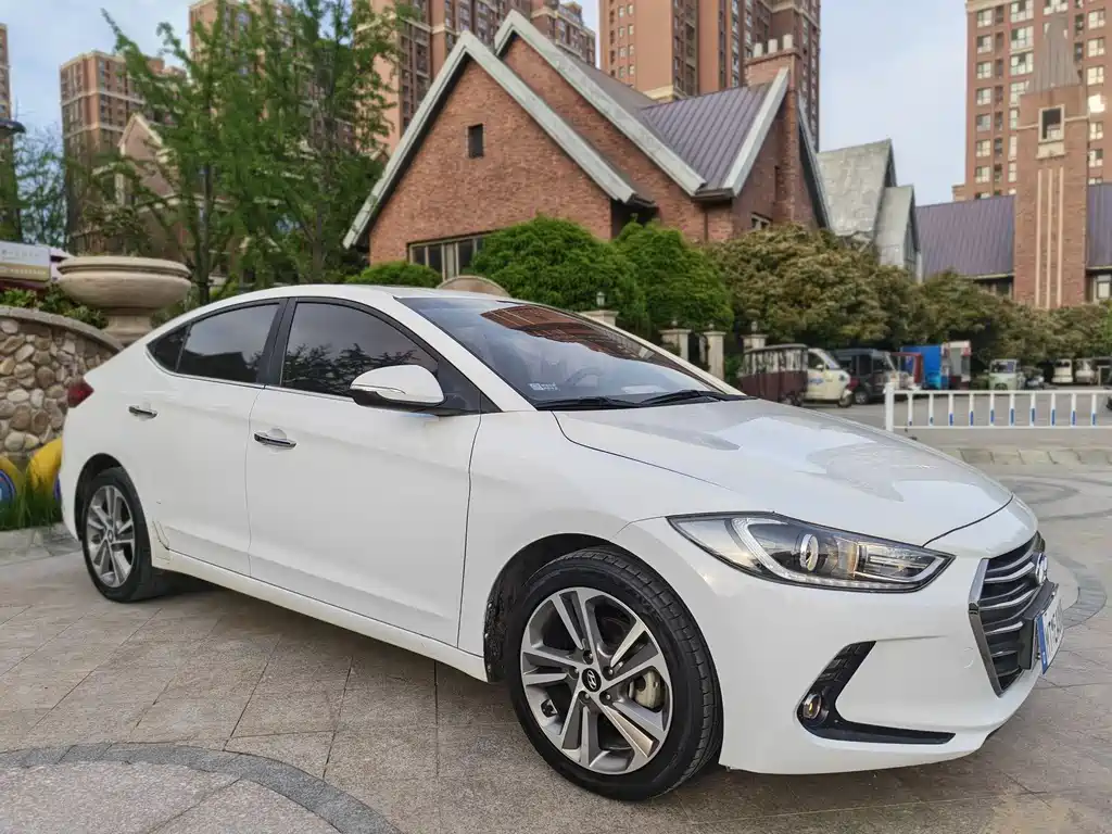 Elantra 1.6 L Auto Smart Dazzle · Elite