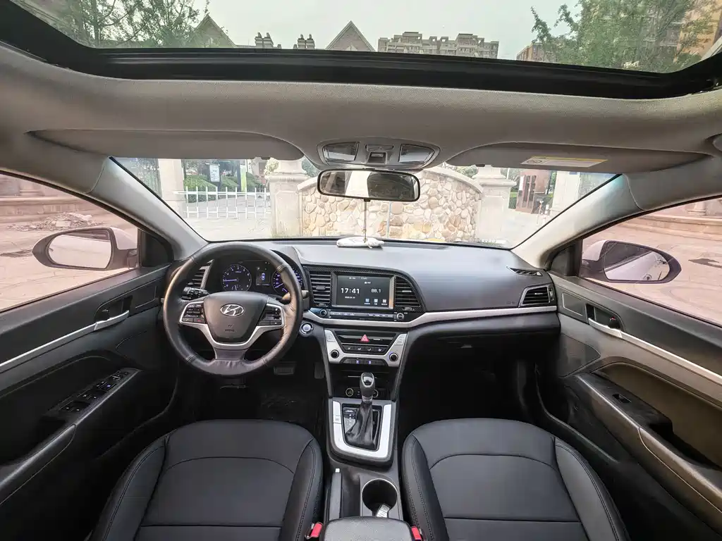 Elantra 1.6 L Auto Smart Dazzle · Elite