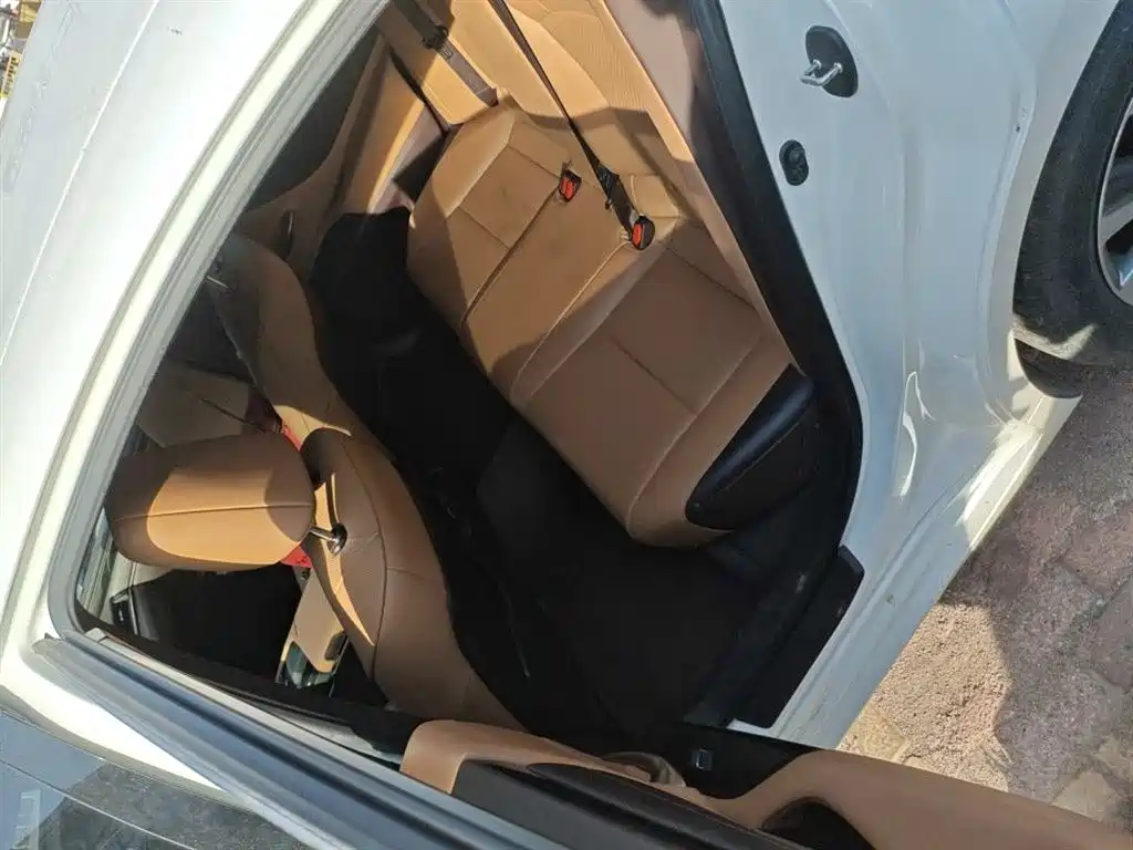 Lexus ES 200 Outstanding