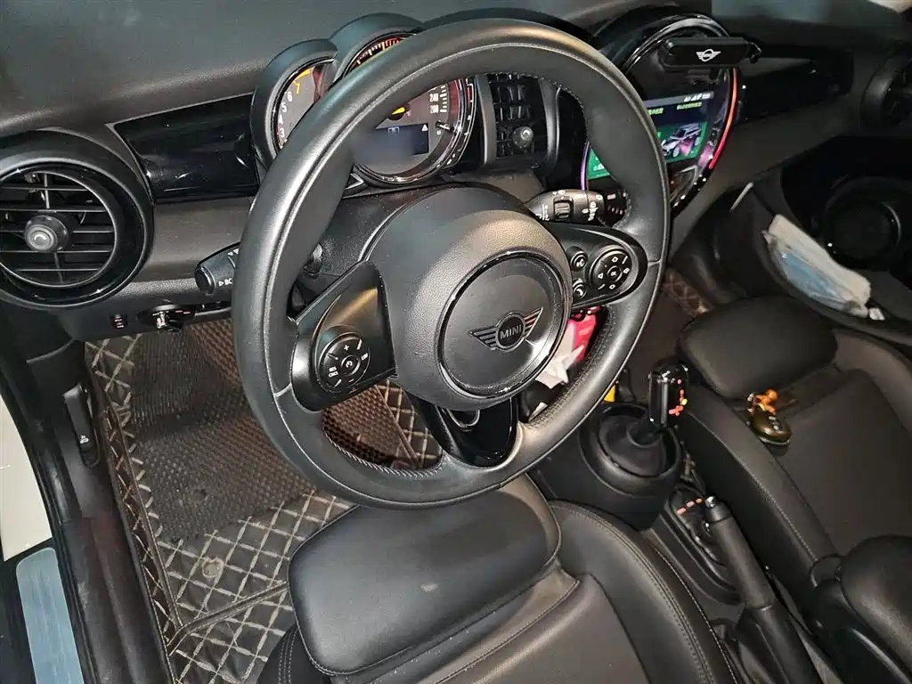 MINI 1.5 T COOPER Classic 5-door