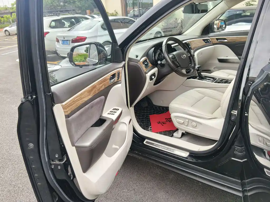 GAC Trumpchi GS8 320 T 2 WD Luxury Connected (7-seat)