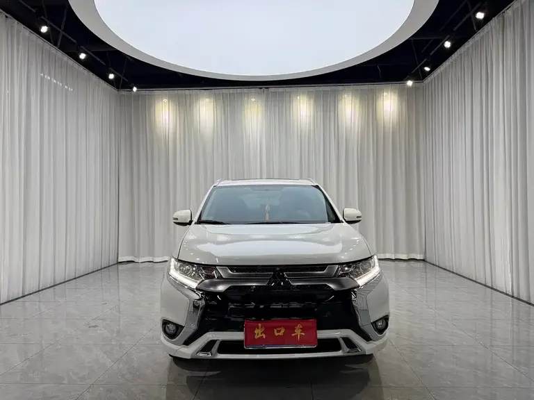 Mitsubishi Outlander 2.0 L 2 WD Smooth Enjoyment 7-seat