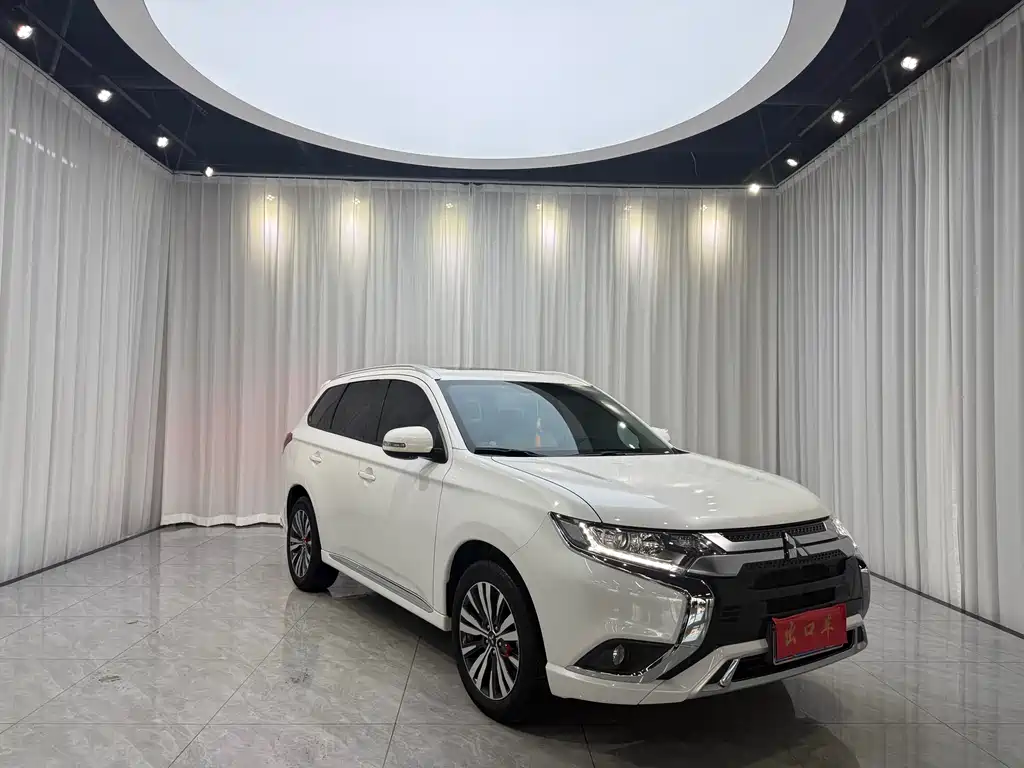 Outlander 2.0 L 2 WD Smooth Enjoyment 7-seat