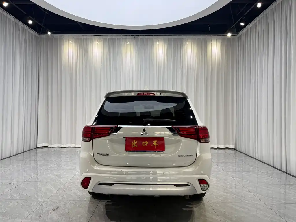 Outlander 2.0 L 2 WD Smooth Enjoyment 7-seat