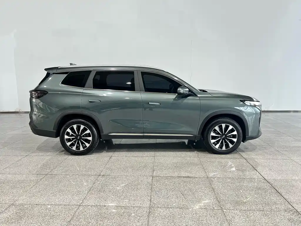 Tiggo 8 PLUS 瑞虎8 PLUS 2025款 290 TGDI DCT尊贵版