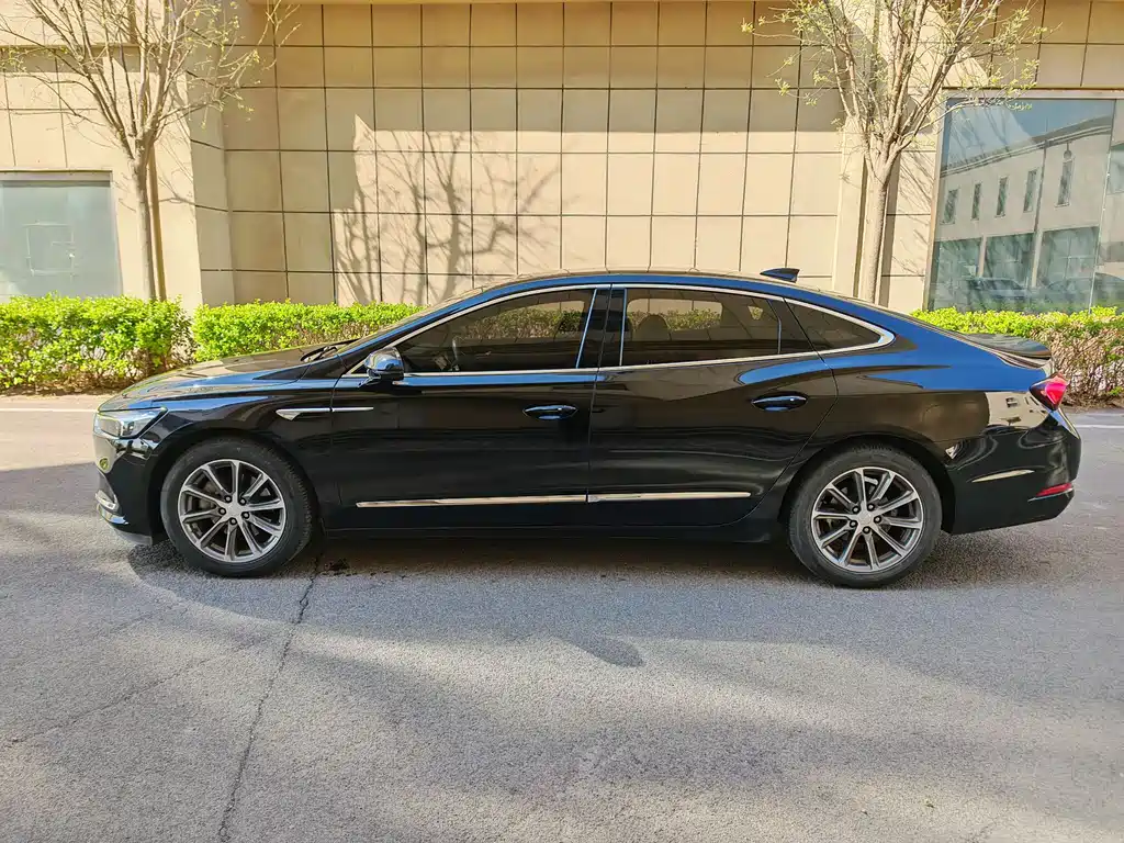 LaCrosse 652 T Luxury