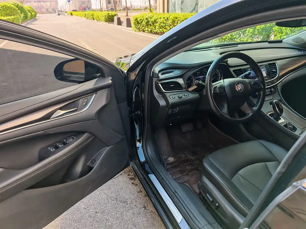 LaCrosse 652 T Luxury
