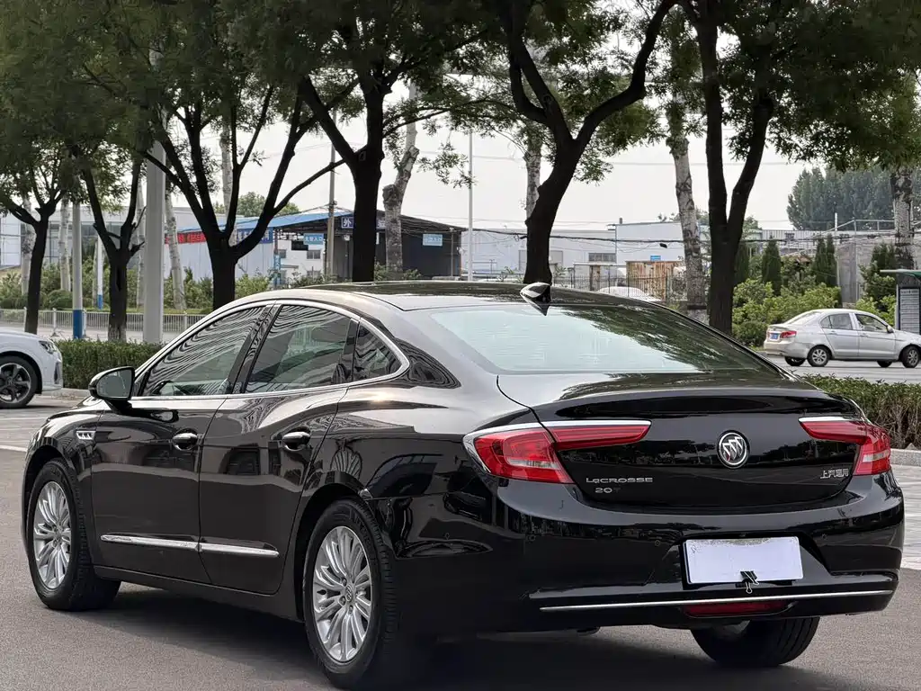 LaCrosse 20 T Luxury