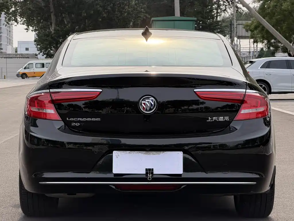 LaCrosse 20 T Luxury