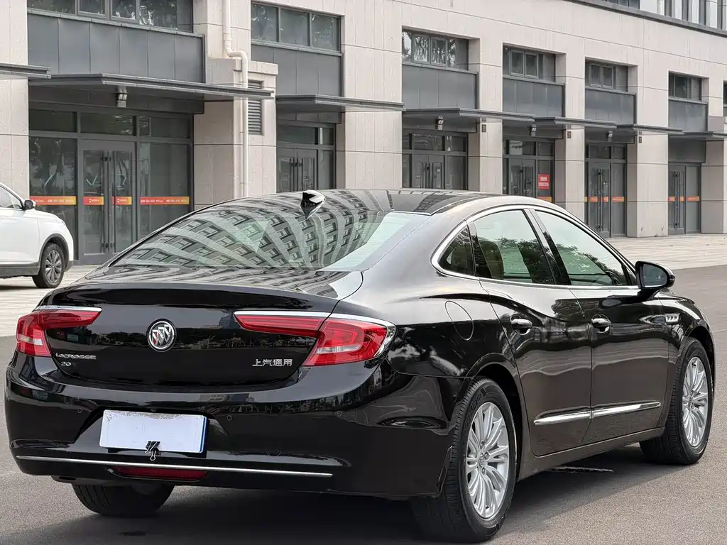 LaCrosse 20 T Luxury
