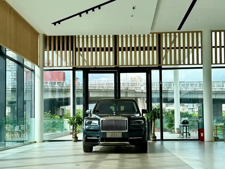 Rolls-Royce Cullinan 4-seat