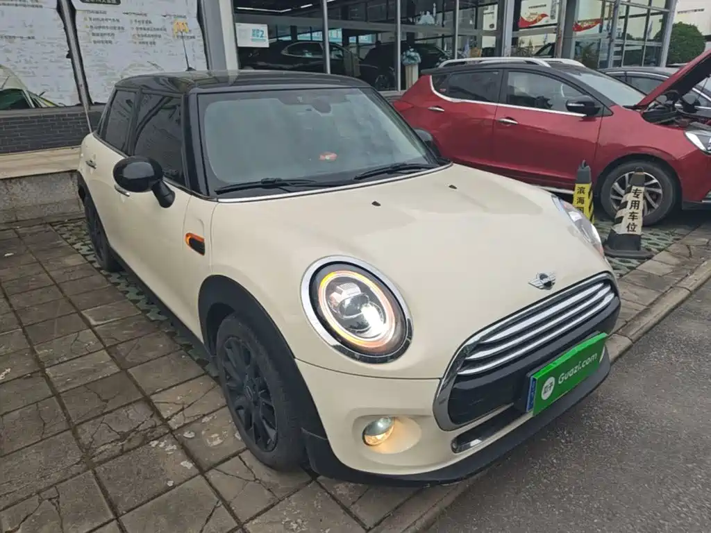 MINI 1.5 T COOPER 5-door