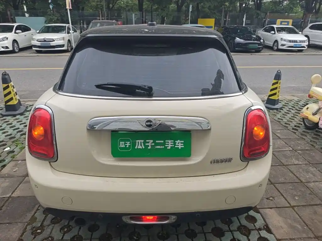 MINI 1.5 T COOPER 5-door
