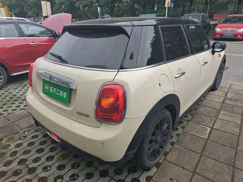 MINI 1.5 T COOPER 5-door