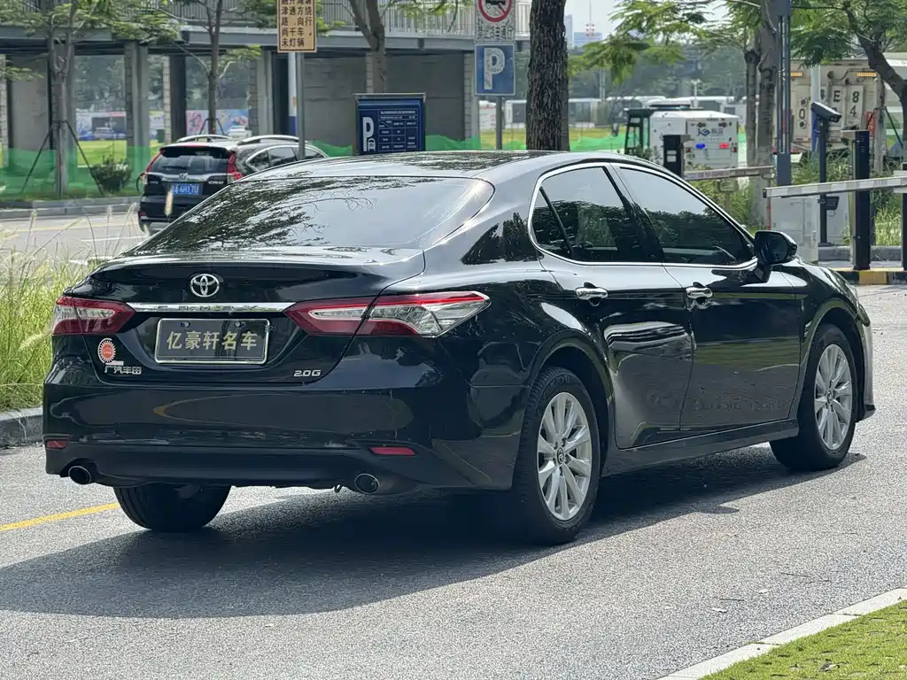 Camry 2.0 G Luxury CN-V