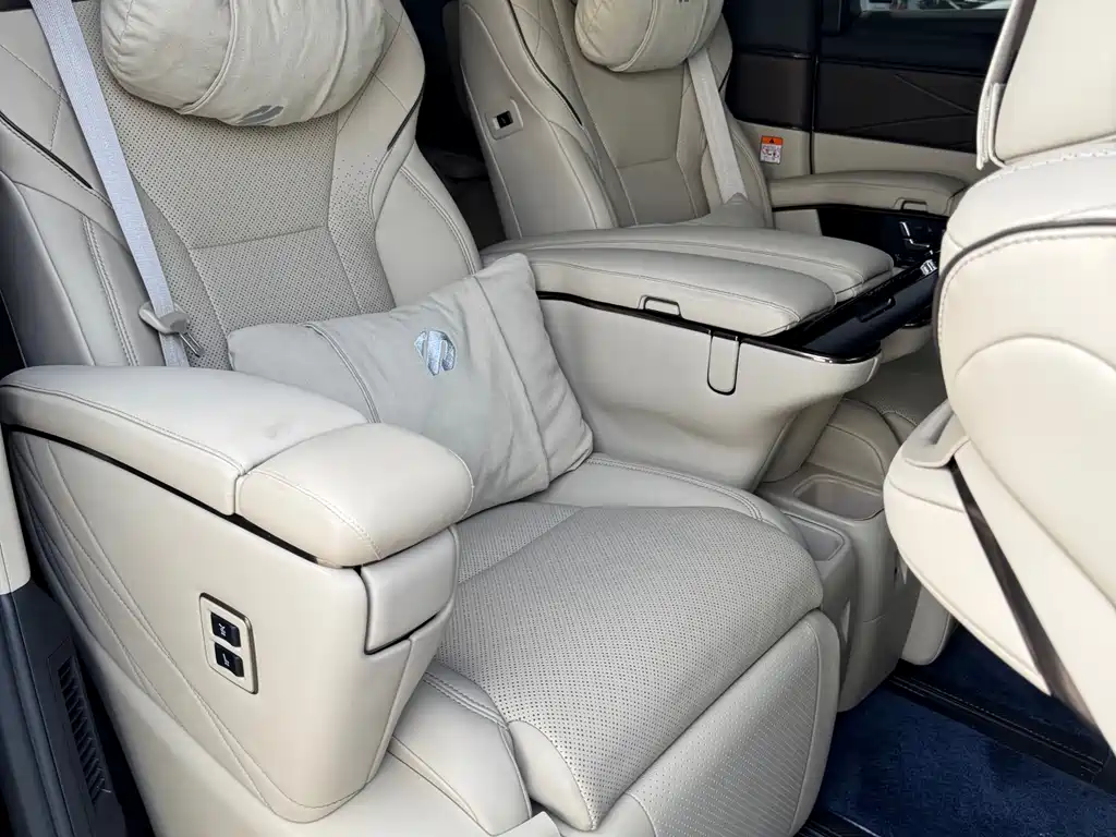 Alphard Dual Engine 2.5 L Premium Enjoyment