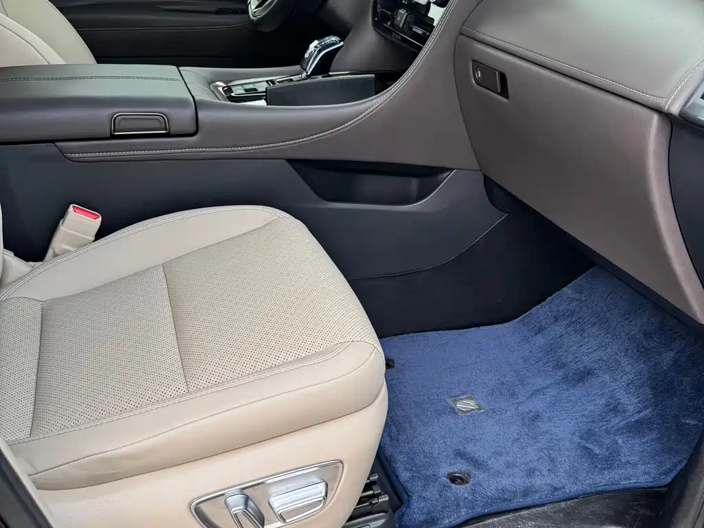 Alphard Dual Engine 2.5 L Premium Enjoyment